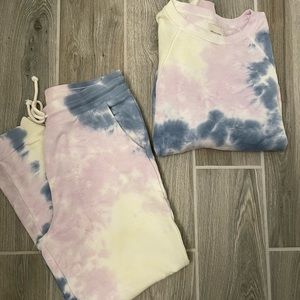 American Eagle Sweatshirt and Sweatpants Set